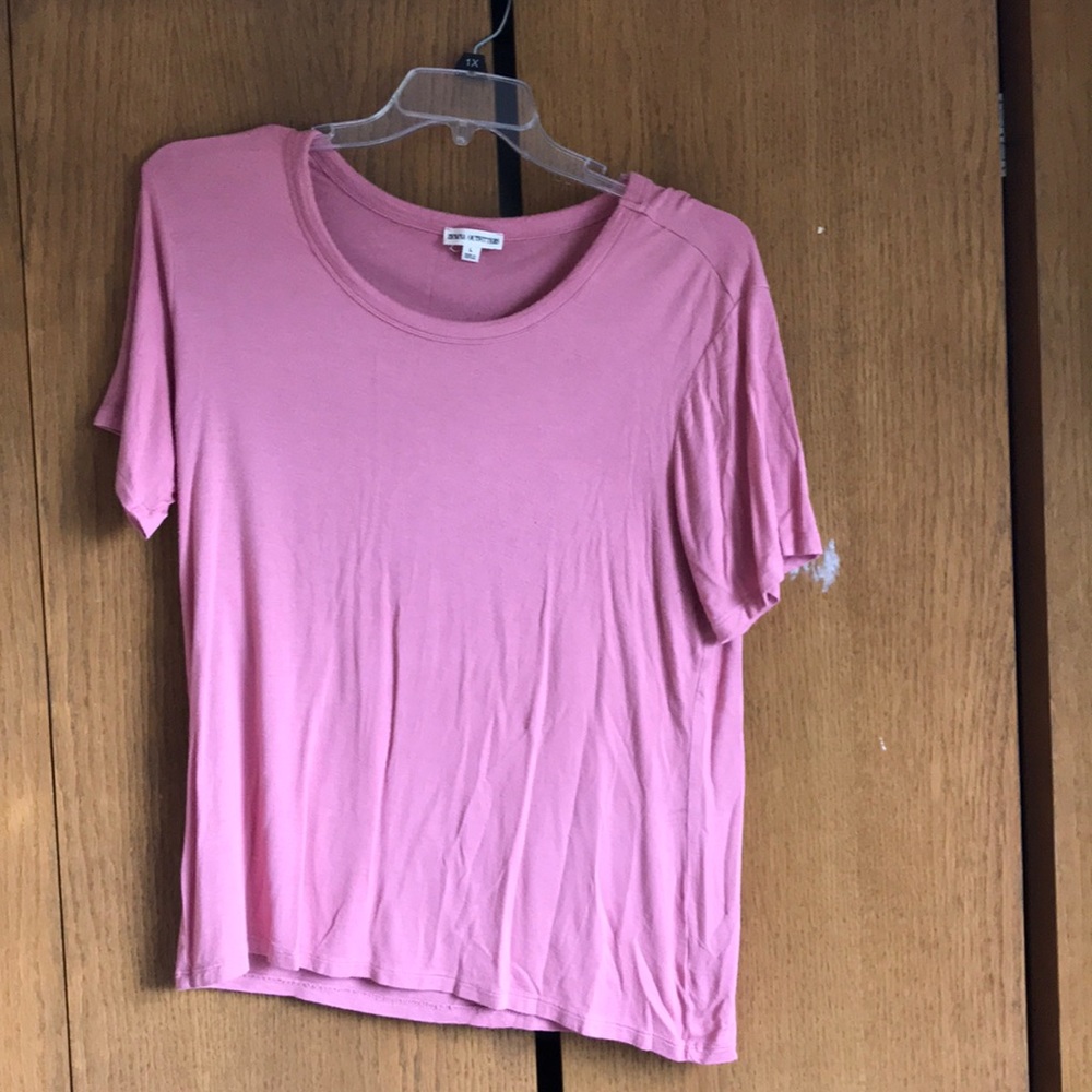 pink t-shirt